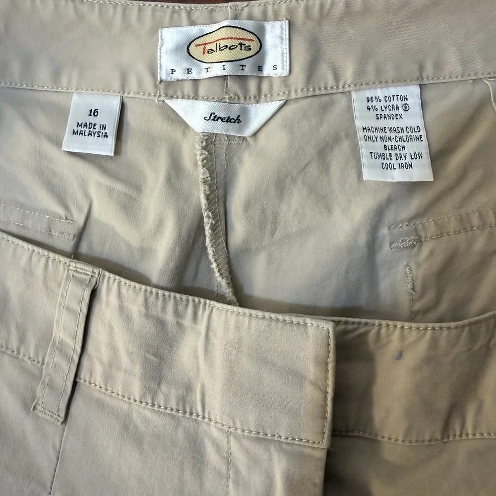 Talbots Women's Safari Shorts Beige 16 Stretch Cuffed Buttons Flat Front Summer‎